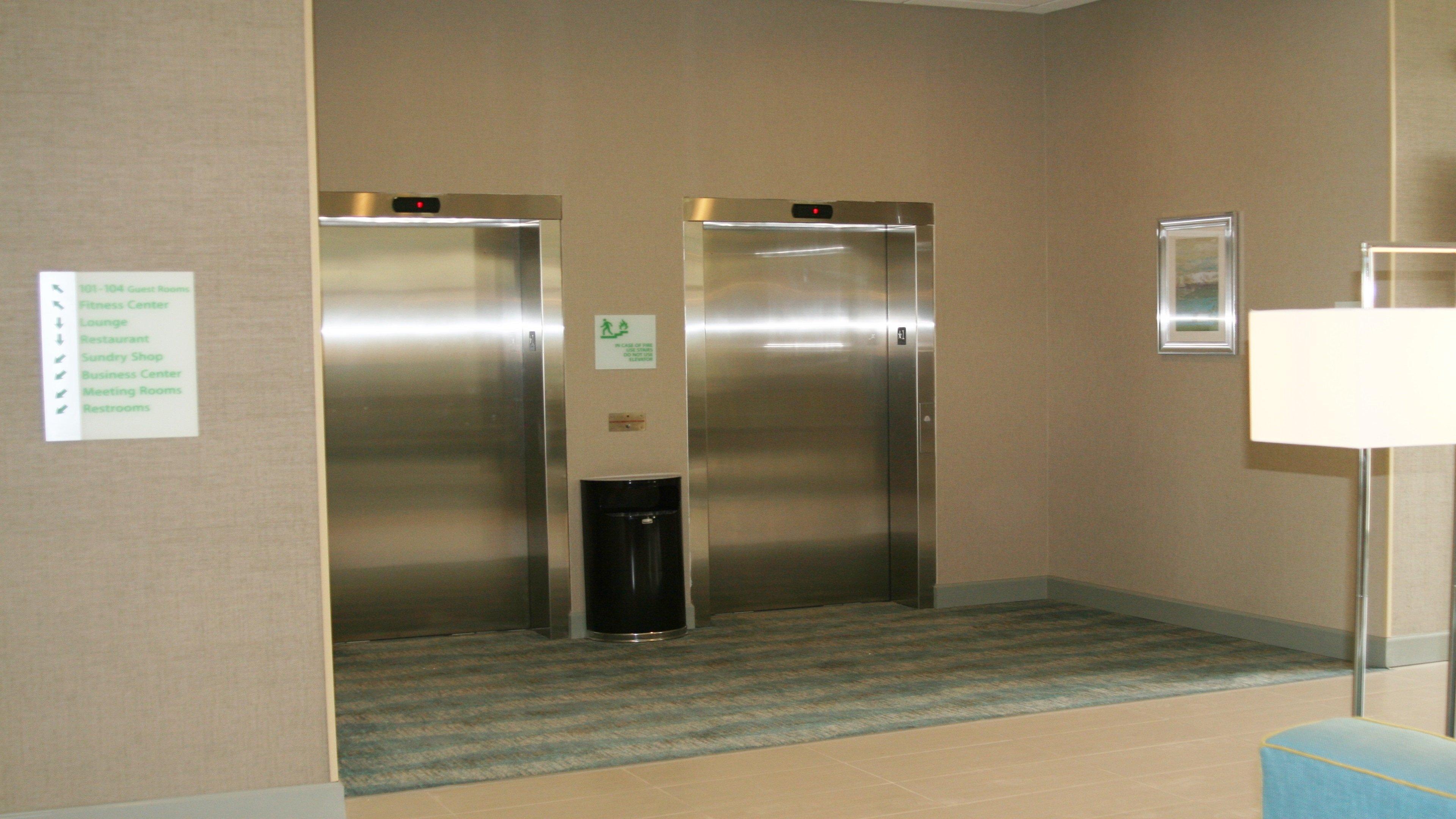 Holiday Inn Guin By Ihg Twin Bagian luar foto
