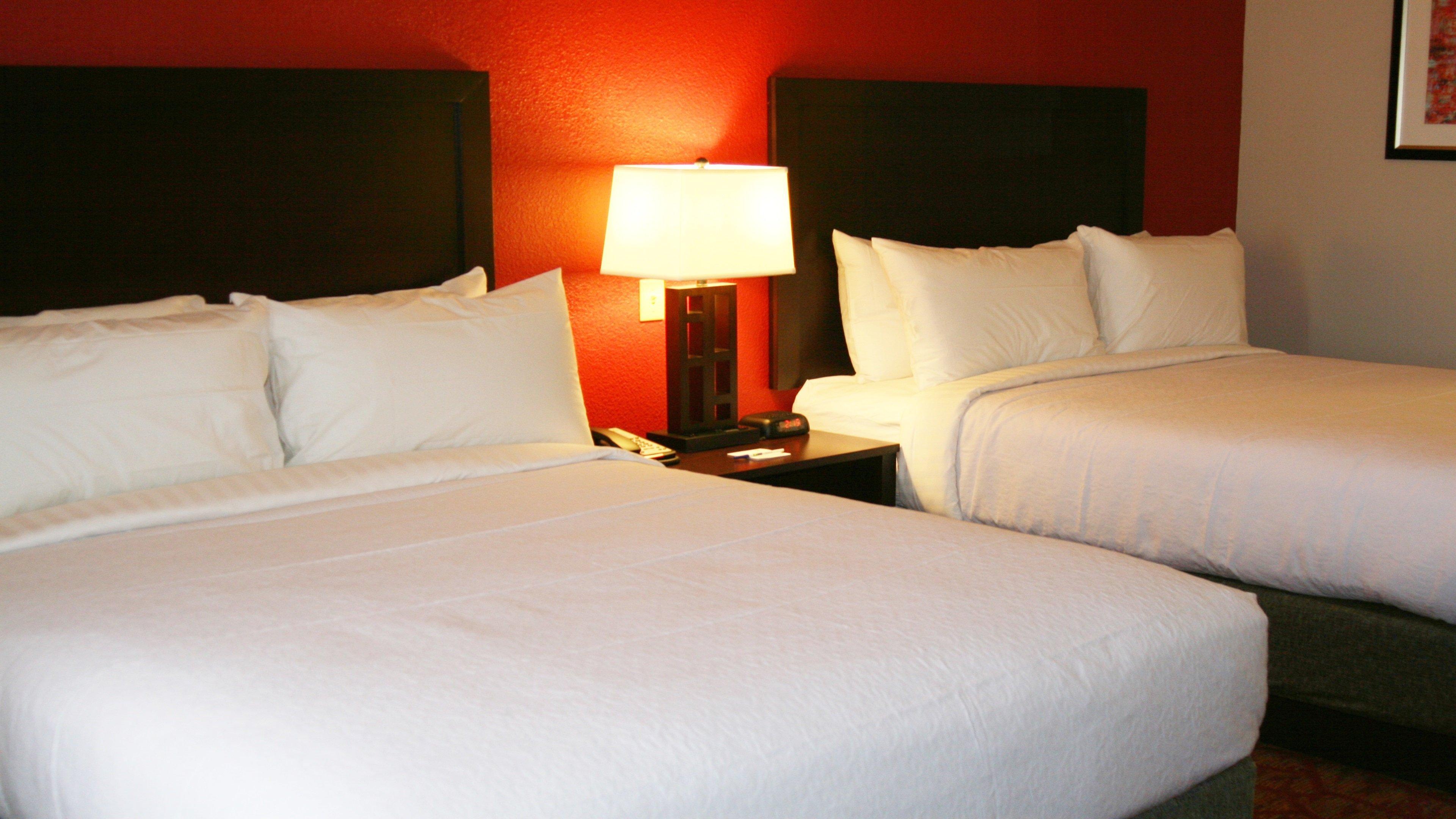 Holiday Inn Guin By Ihg Twin Bagian luar foto