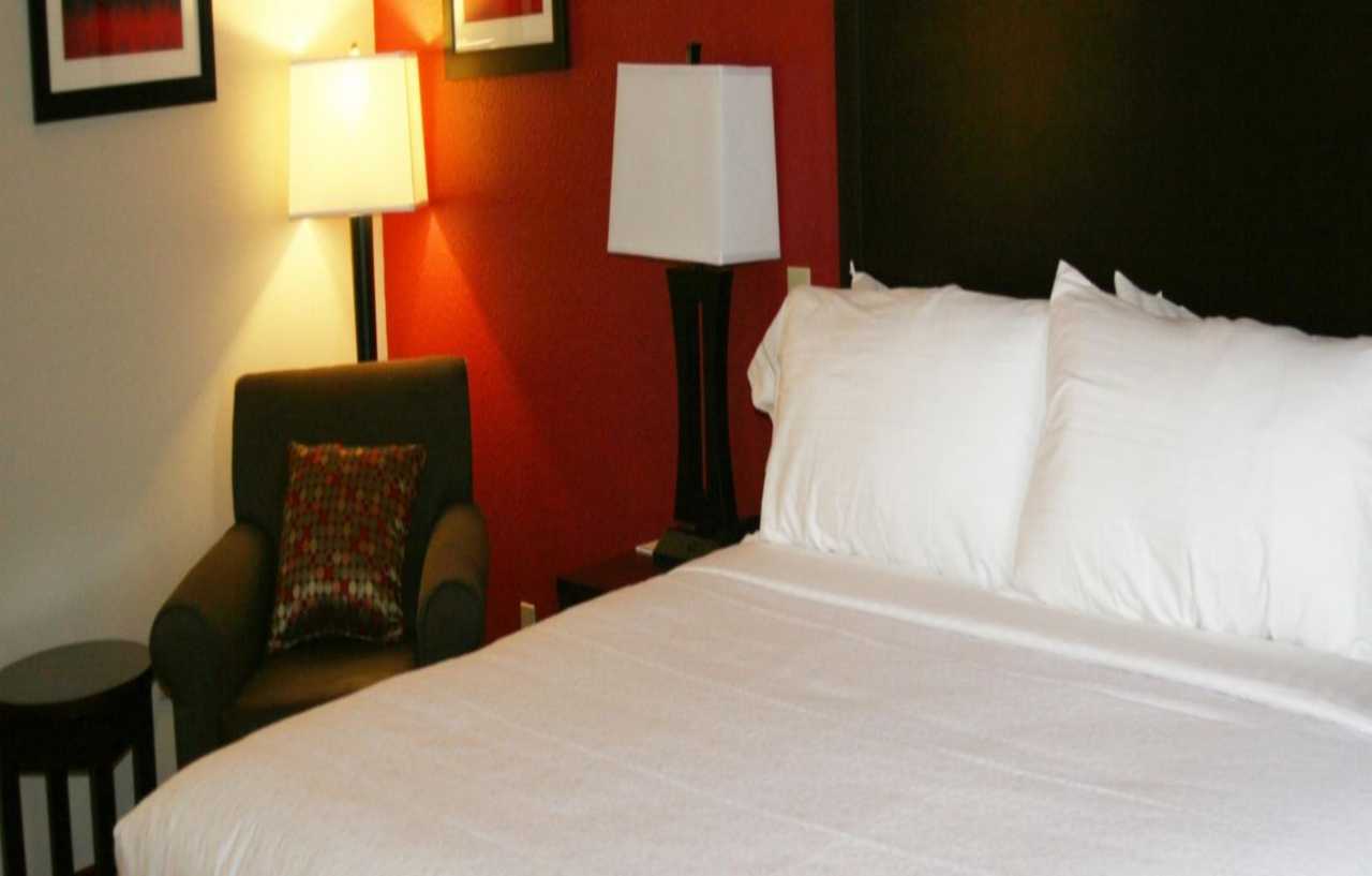 Holiday Inn Guin By Ihg Twin Bagian luar foto